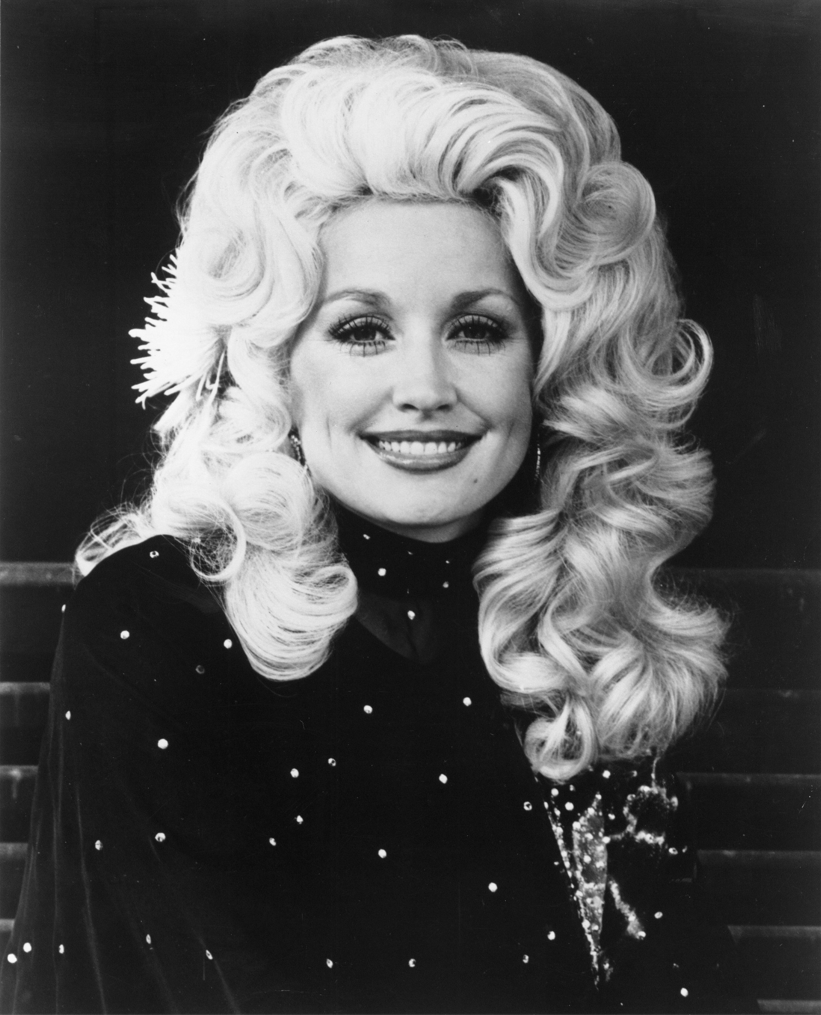 Dolly Parton poses for a portrait in circa 1976. | Source: Getty Images