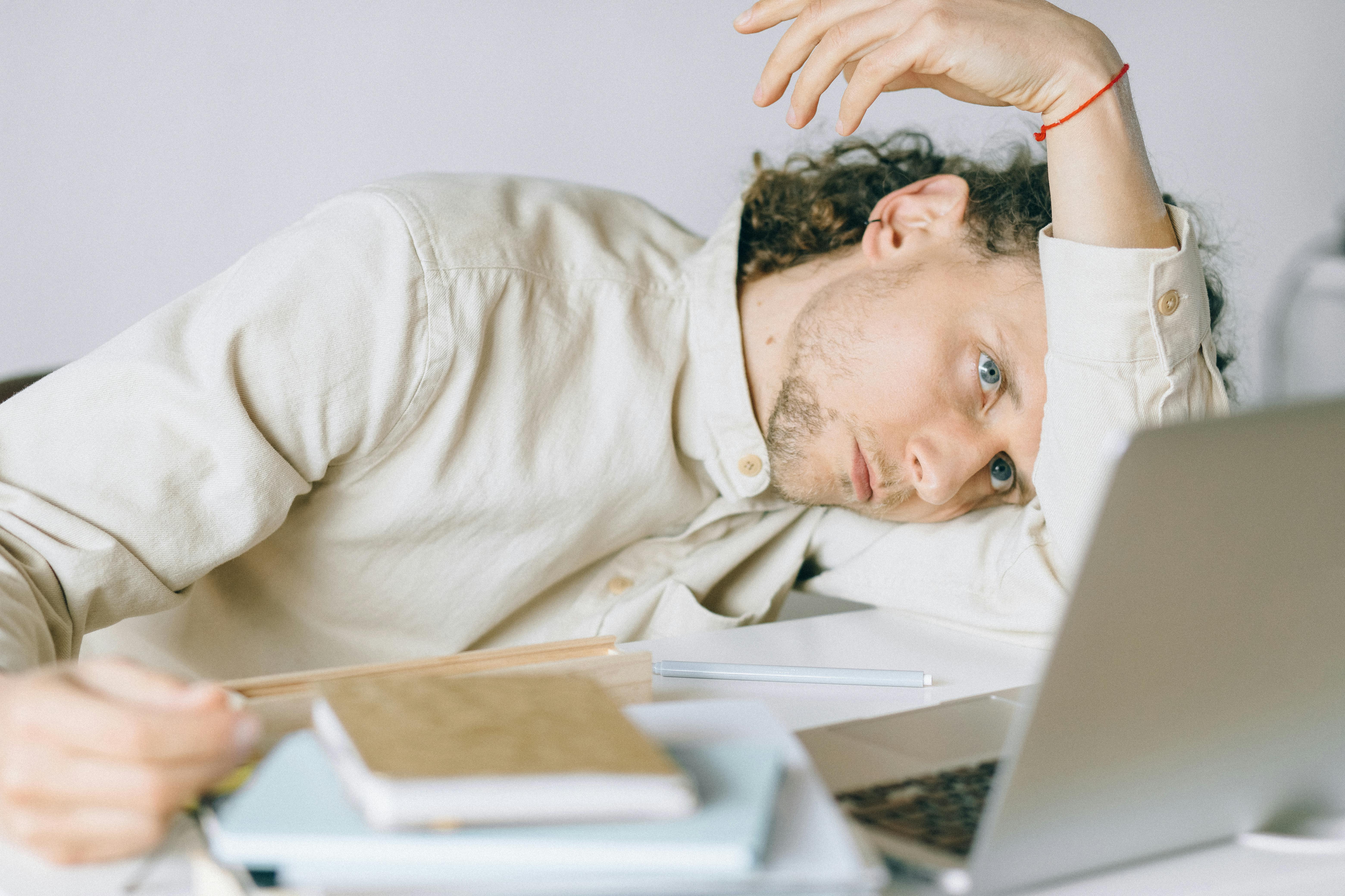 An exhausted man at work | Source: Pexels