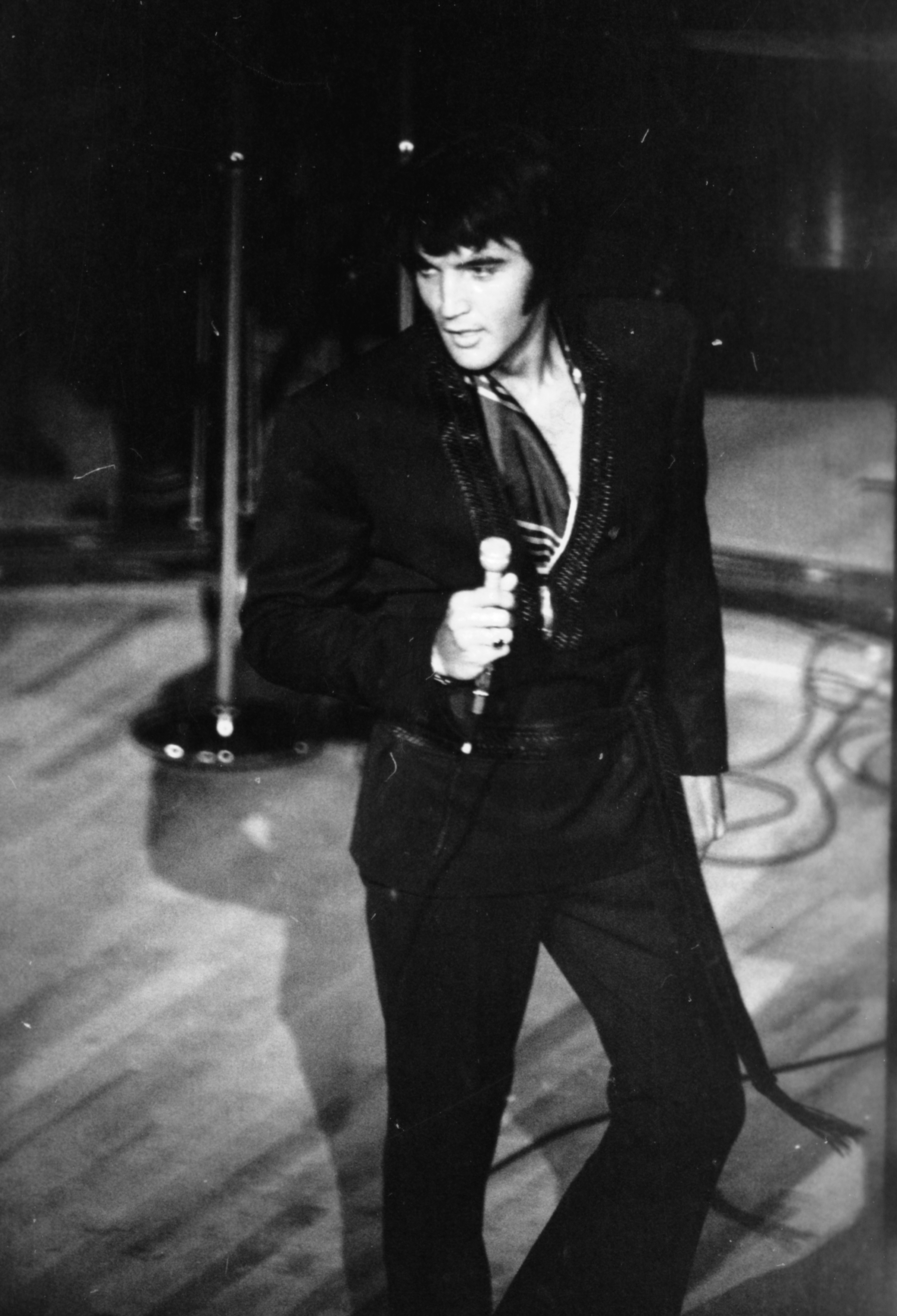 Elvis Presley performing at the Las Vegas International Hotel in August 1969 | Source: Getty Images