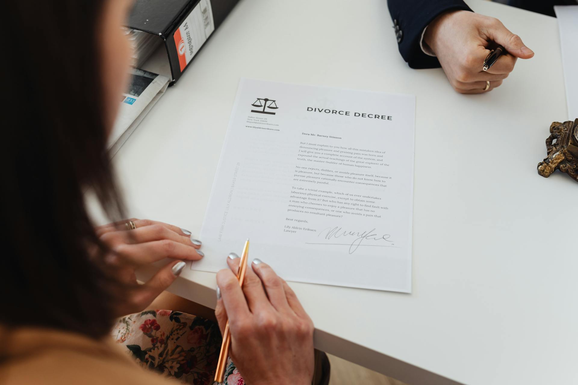 A woman reading divorce papers | Source: Pexels