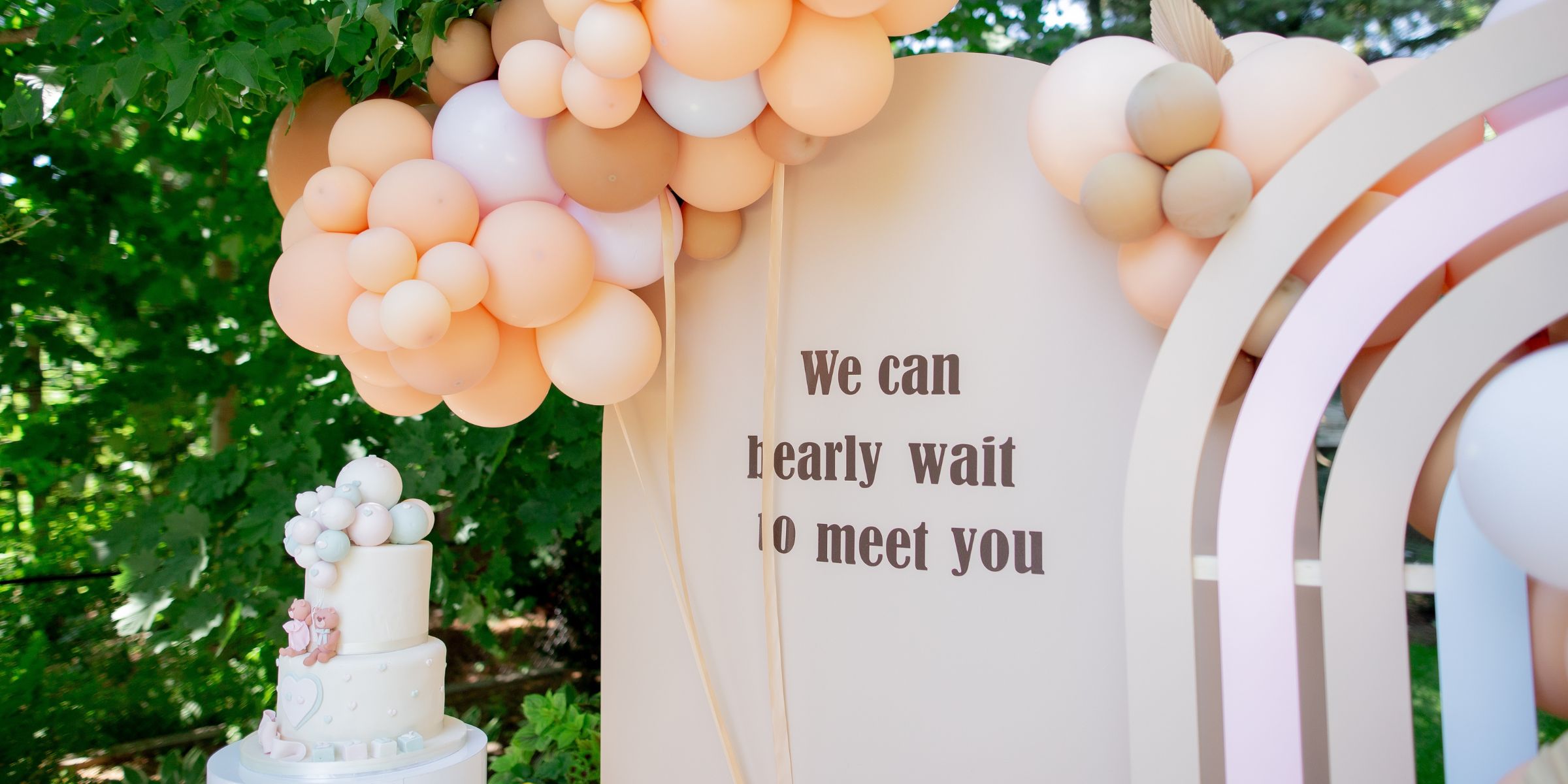 Baby shower decor with cake and balloons | Source: Shutterstock