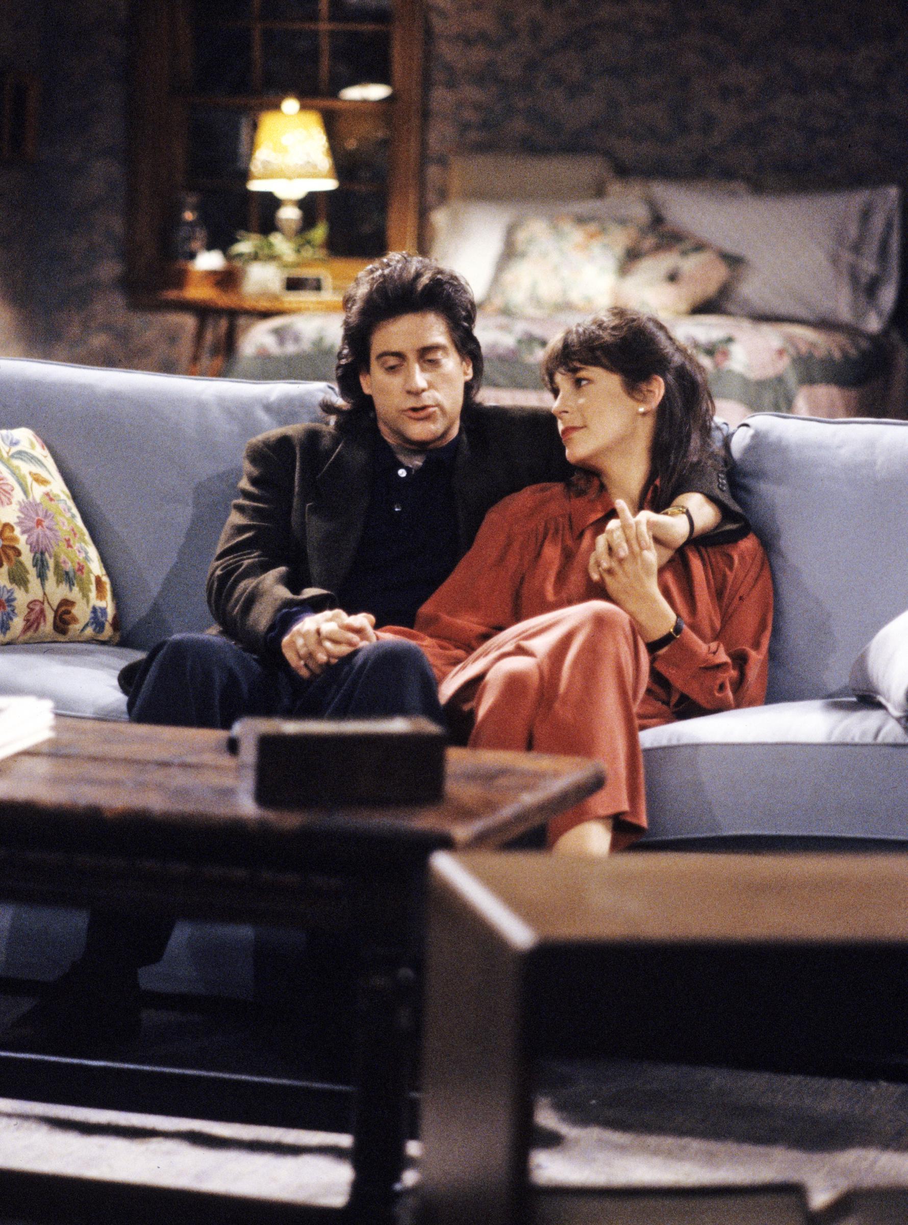 Richard Lewis and Jamie Lee Curtis as Marty and Hannah in "Anything but Love" (1991) | Source: Getty Images