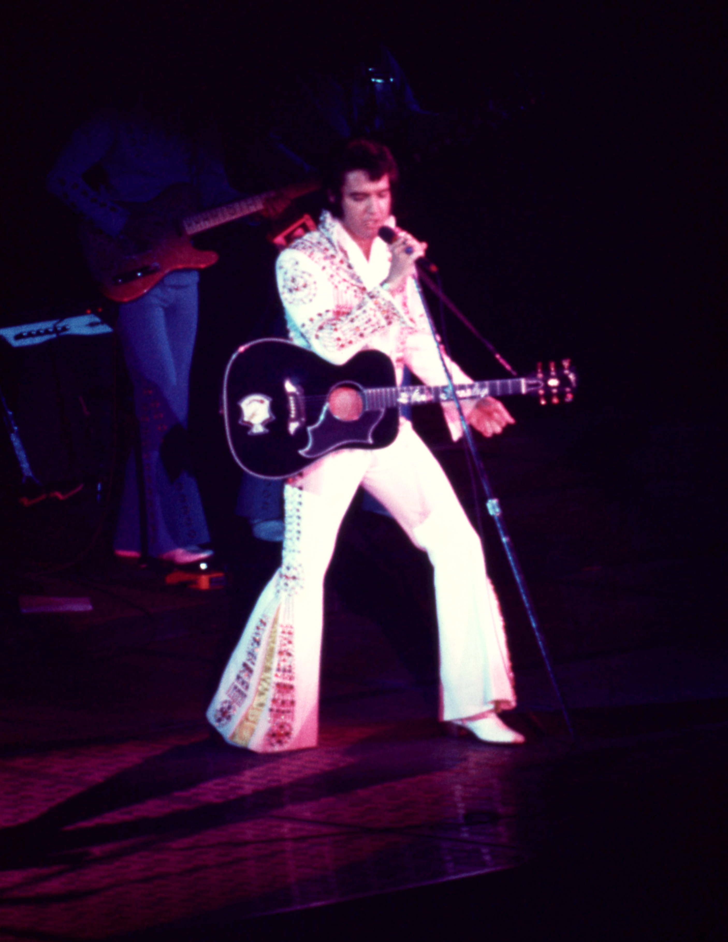 Elvis Presley performing in a white studded suit in 1970 | Source: Getty Images