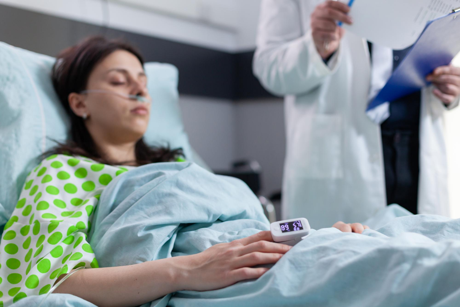 A woman in the hospital | Source: Freepik