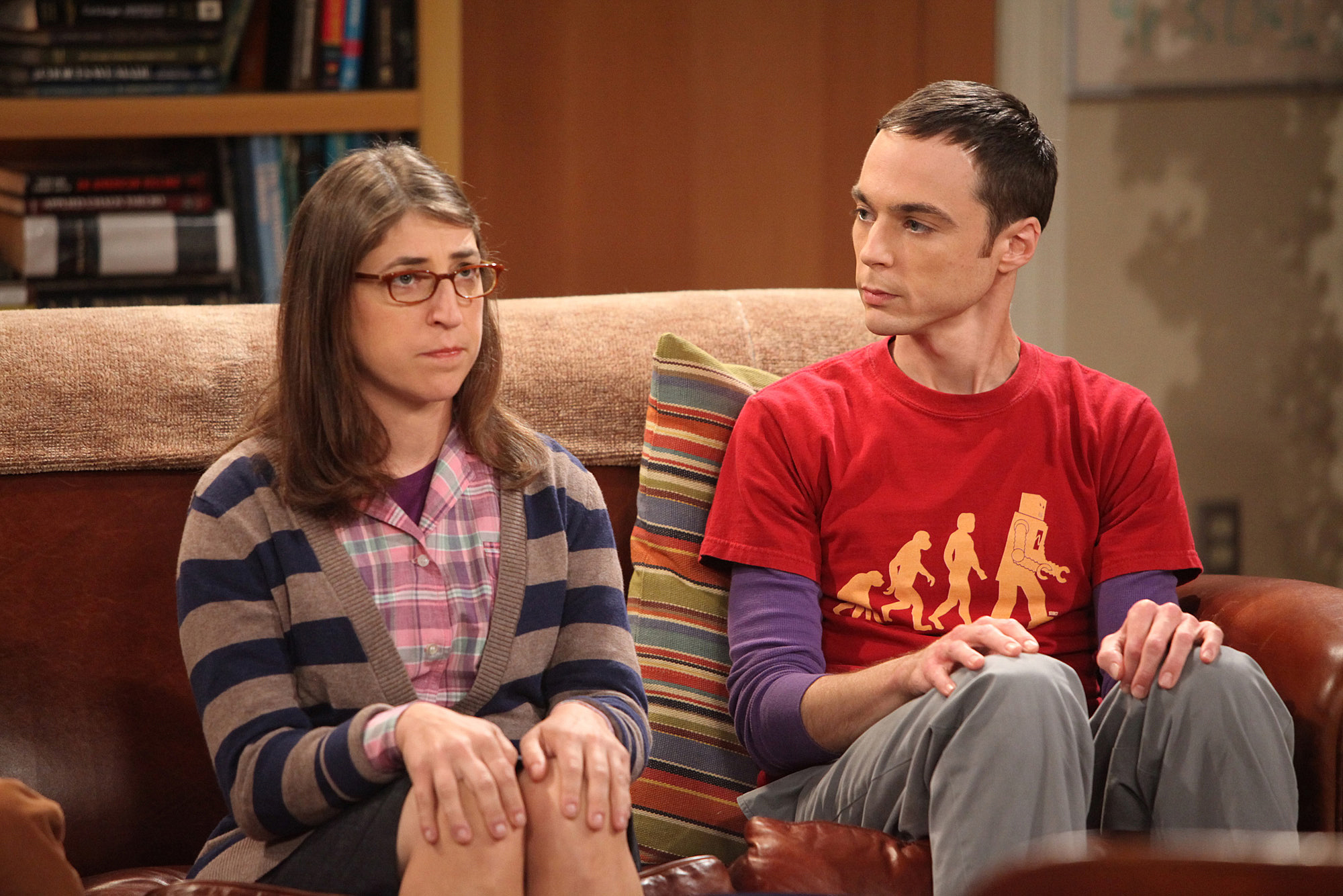 Mayim Bialik and Jim Parsons as Amy Farrah Fowler and Sheldon Cooper in "The Big Bang Theory," circa 2010. | Source: Getty Images