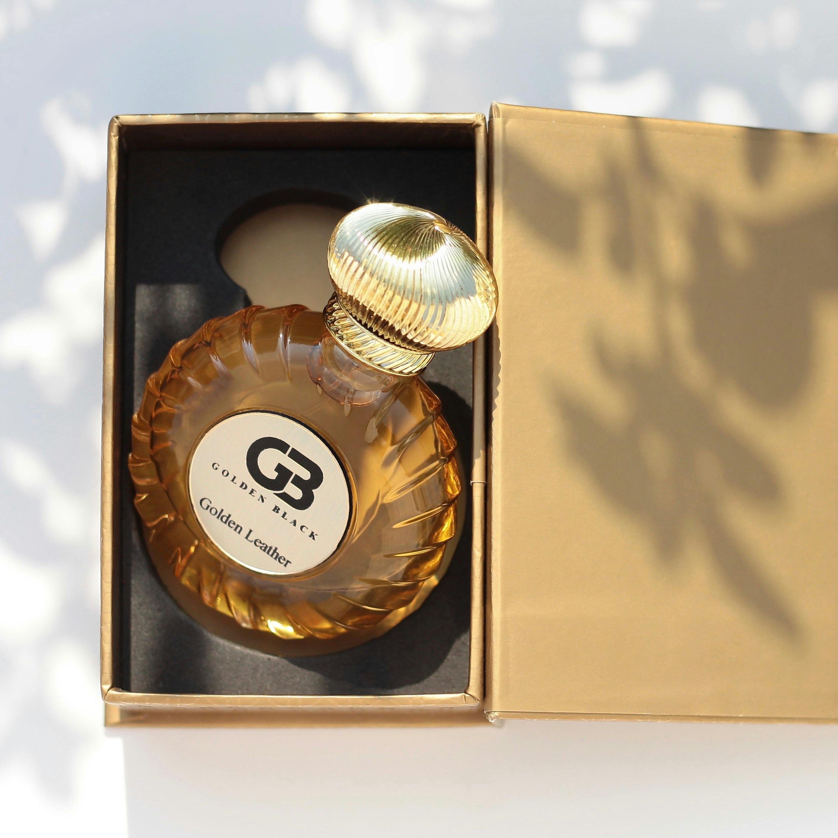 A perfume bottle in Close-Up photography | Source: Pexels