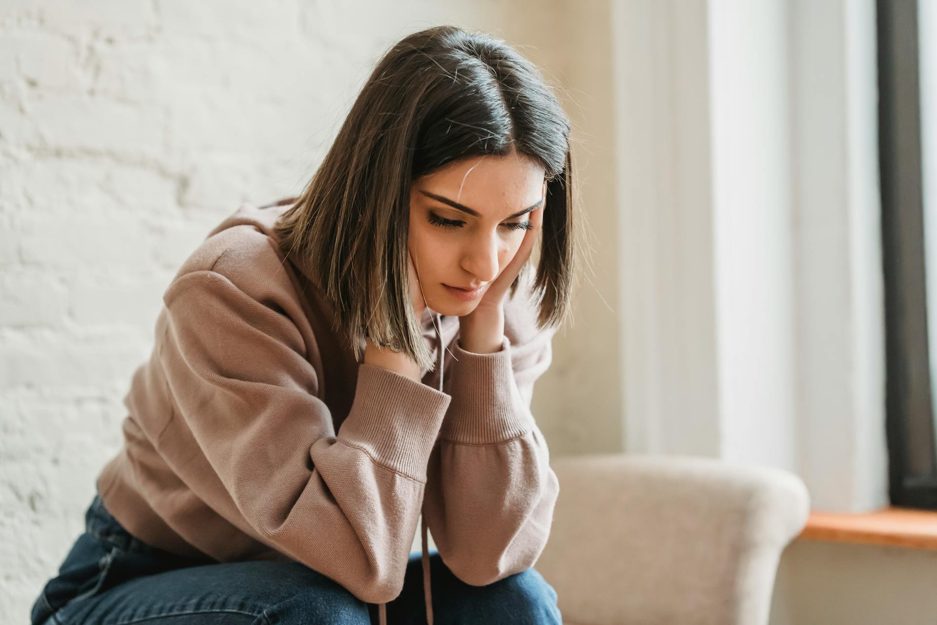 A tense woman | Source: Pexels