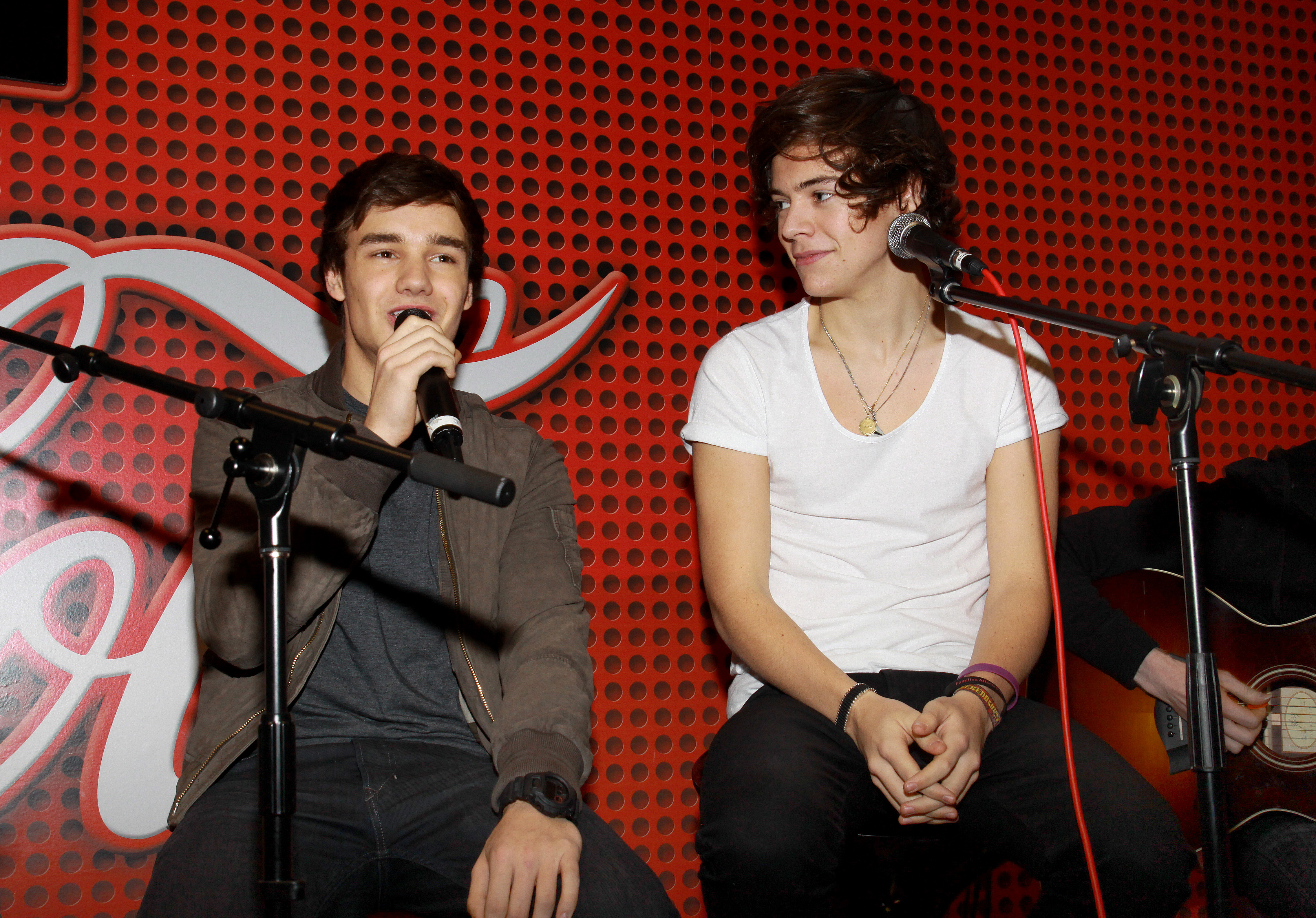 Liam Payne and Harry Styles performing in the KISS-FM "Coca-Cola Lounge" in Chicago, Illinois on February 24, 2012 | Source: Getty Images