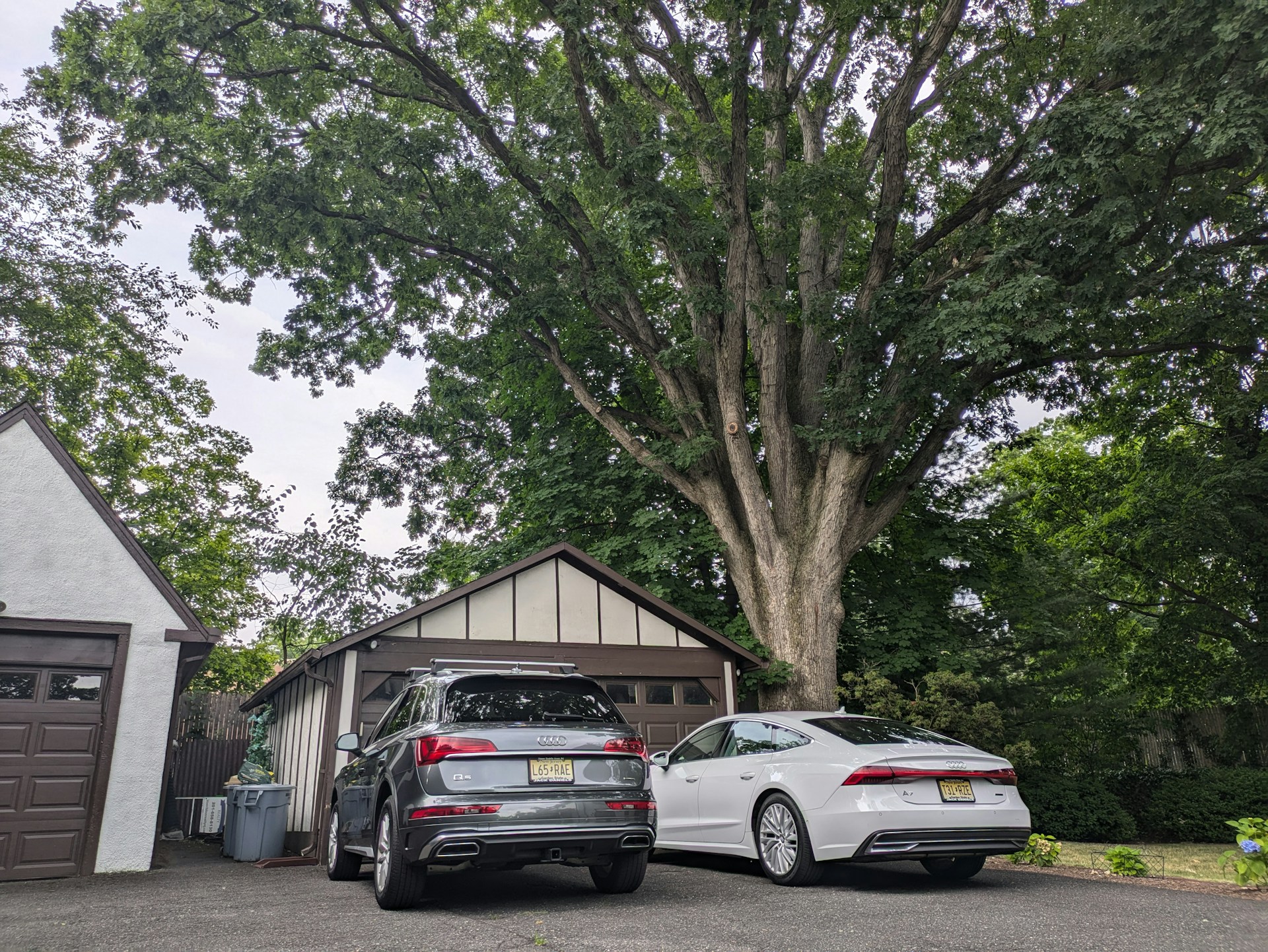 Two cars parked on the driveway of a house | Source: Unsplash