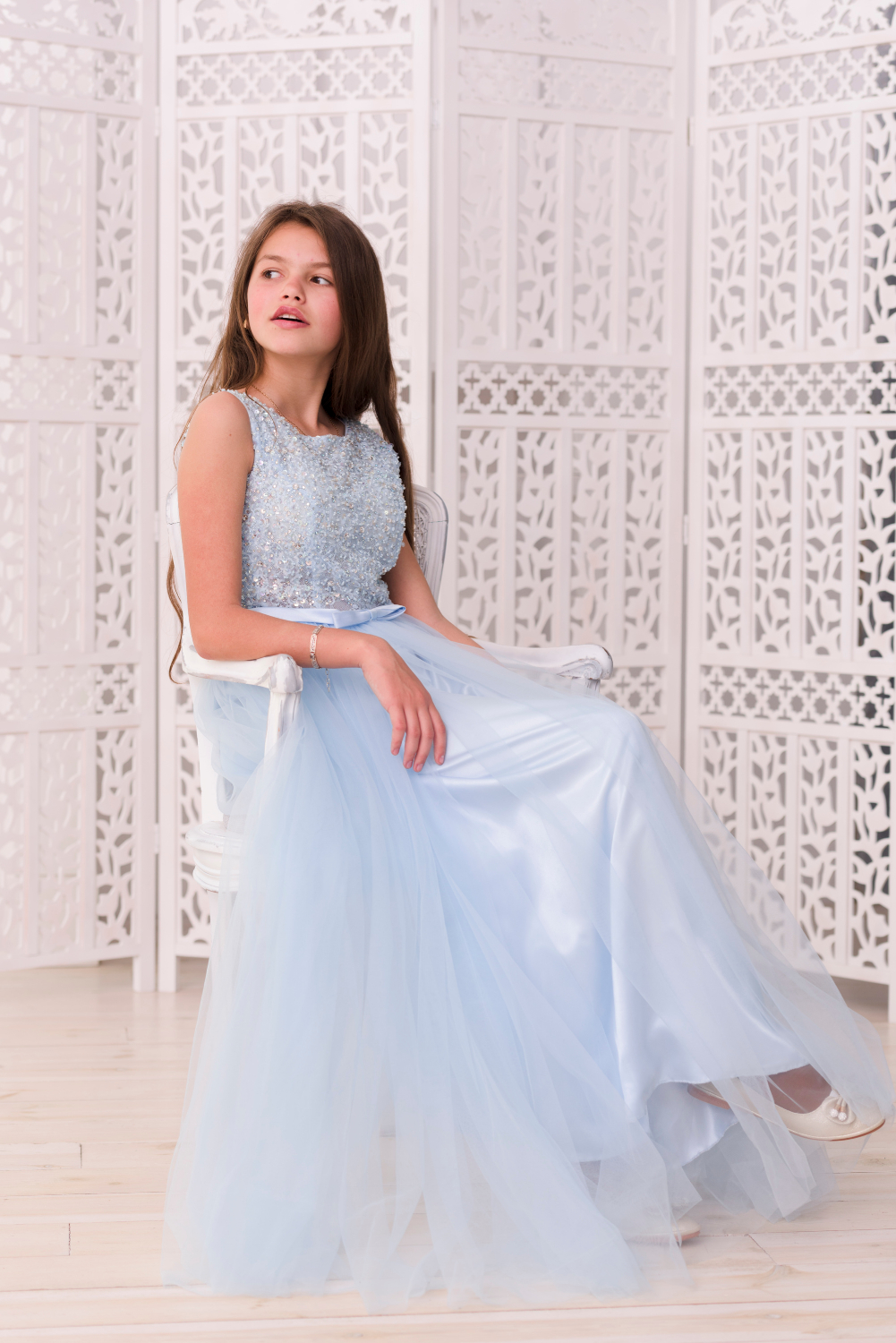 A girl wearing a gorgeous blue dress | Source: Freepik