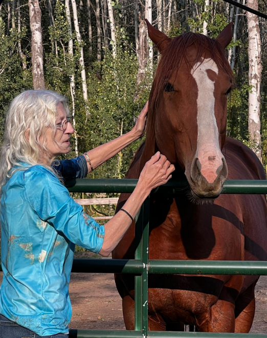 Ami Brown poses with her horse North at North Star Ranch on August 28, 2022 | Source: Instagram/amibrownwolfpackmama