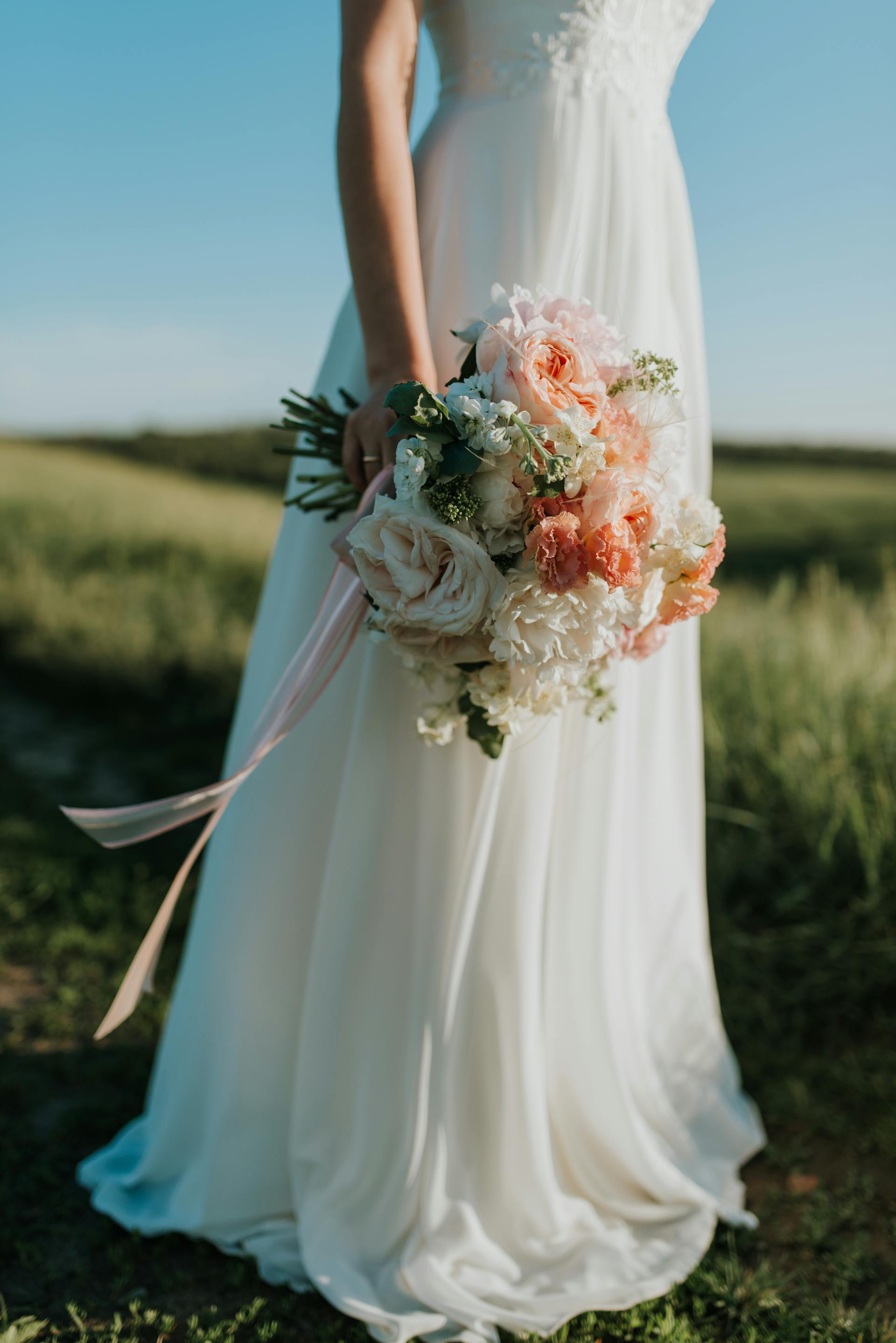 Close-up shot of a bride holding a bouquet | Source: Pexels