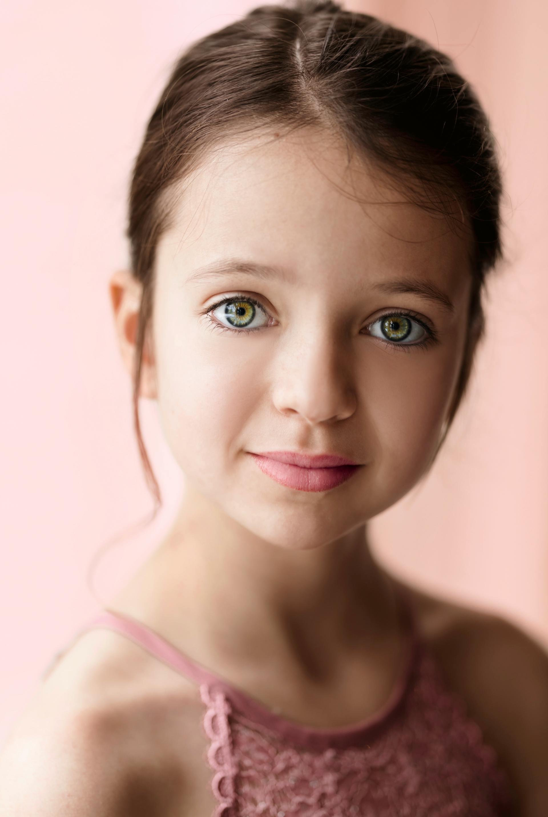 A girl smiling | Source: Pexels