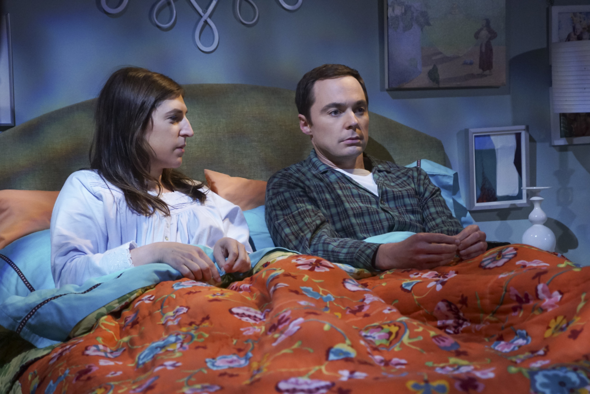Mayim Bialik and Jim Parsons as Amy Farrah Fowler and Sheldon Cooper in "The Big Bang Theory," circa 2016. | Source: Getty Images