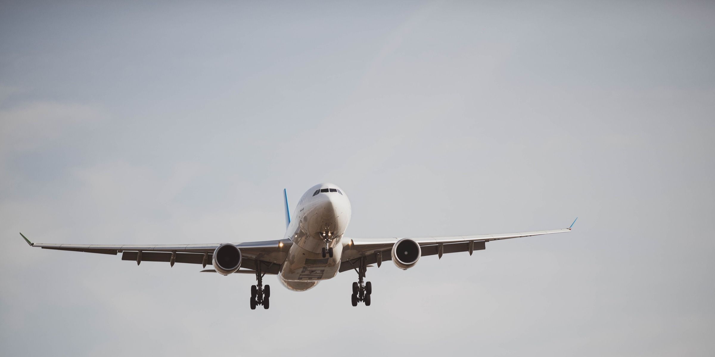 A large commercial jet flying | Source: Pexels