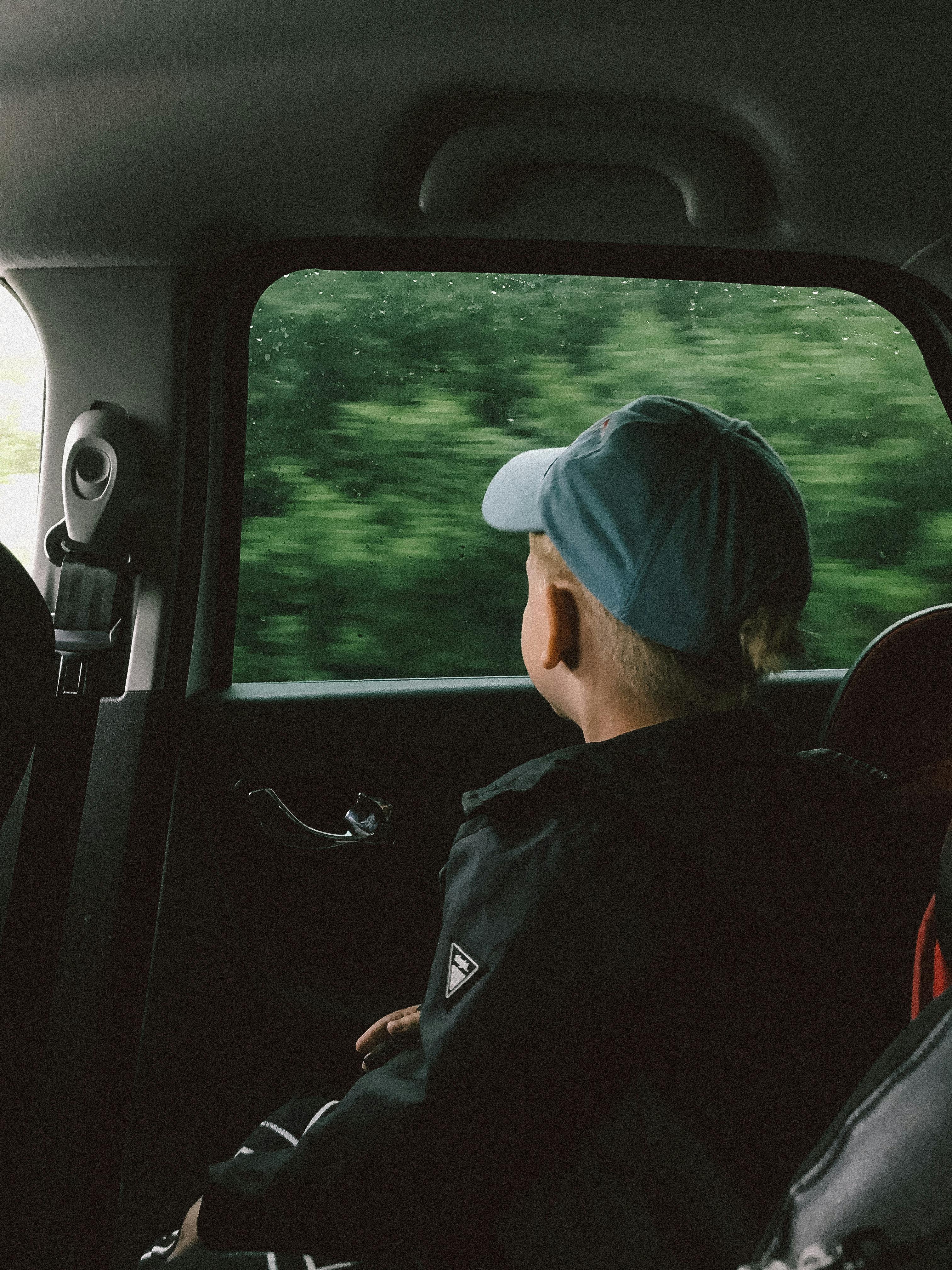 A child in a car | Source: Pexels