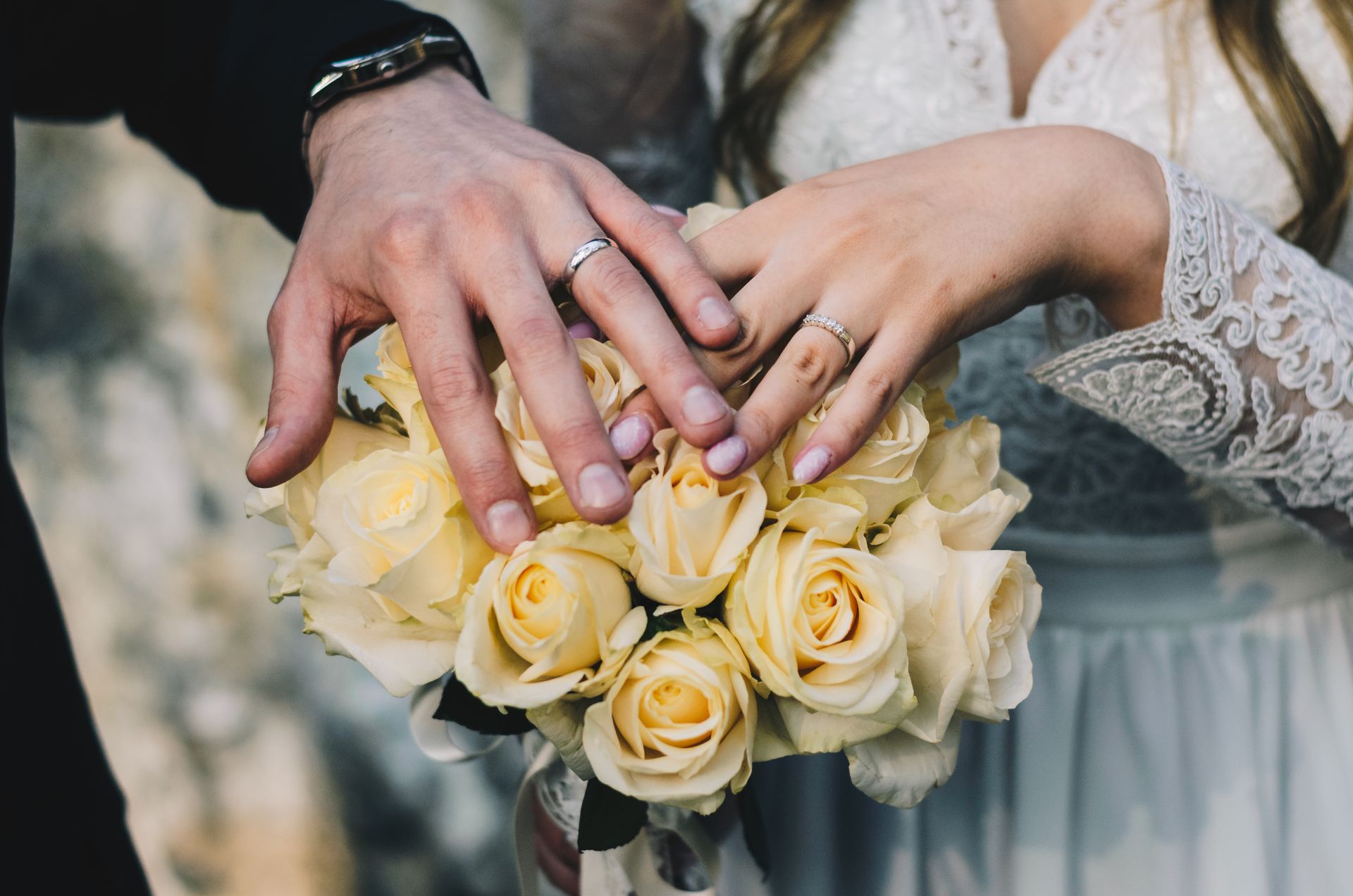 A couple showing their wedding rings | Source: Pexels