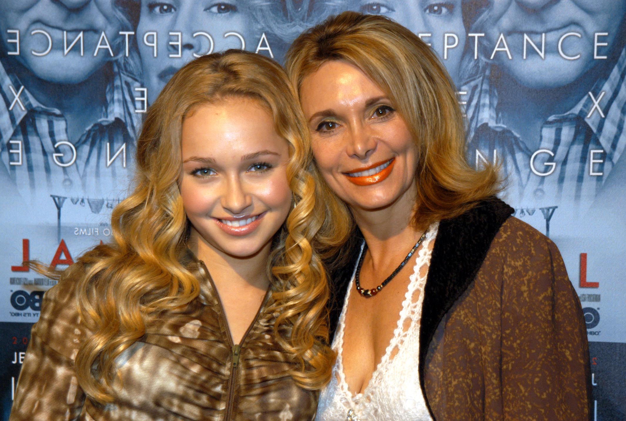 Hayden Panettiere & Mom Lesley during HBO Premiere of "Normal" at Geffen Playhouse on March 3, 2003 in Los Angeles, California. | Source: Getty Images