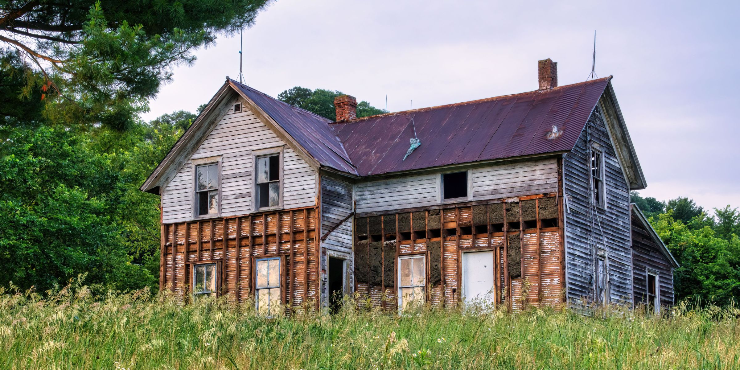 The exterior of an old house | Source: Pexels