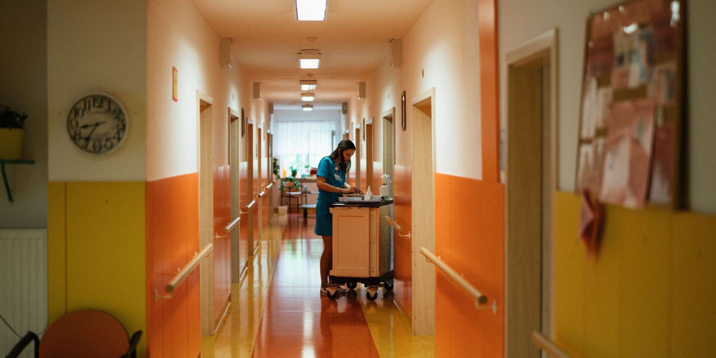 A nurse in a hospital corridor | Source: Pexels