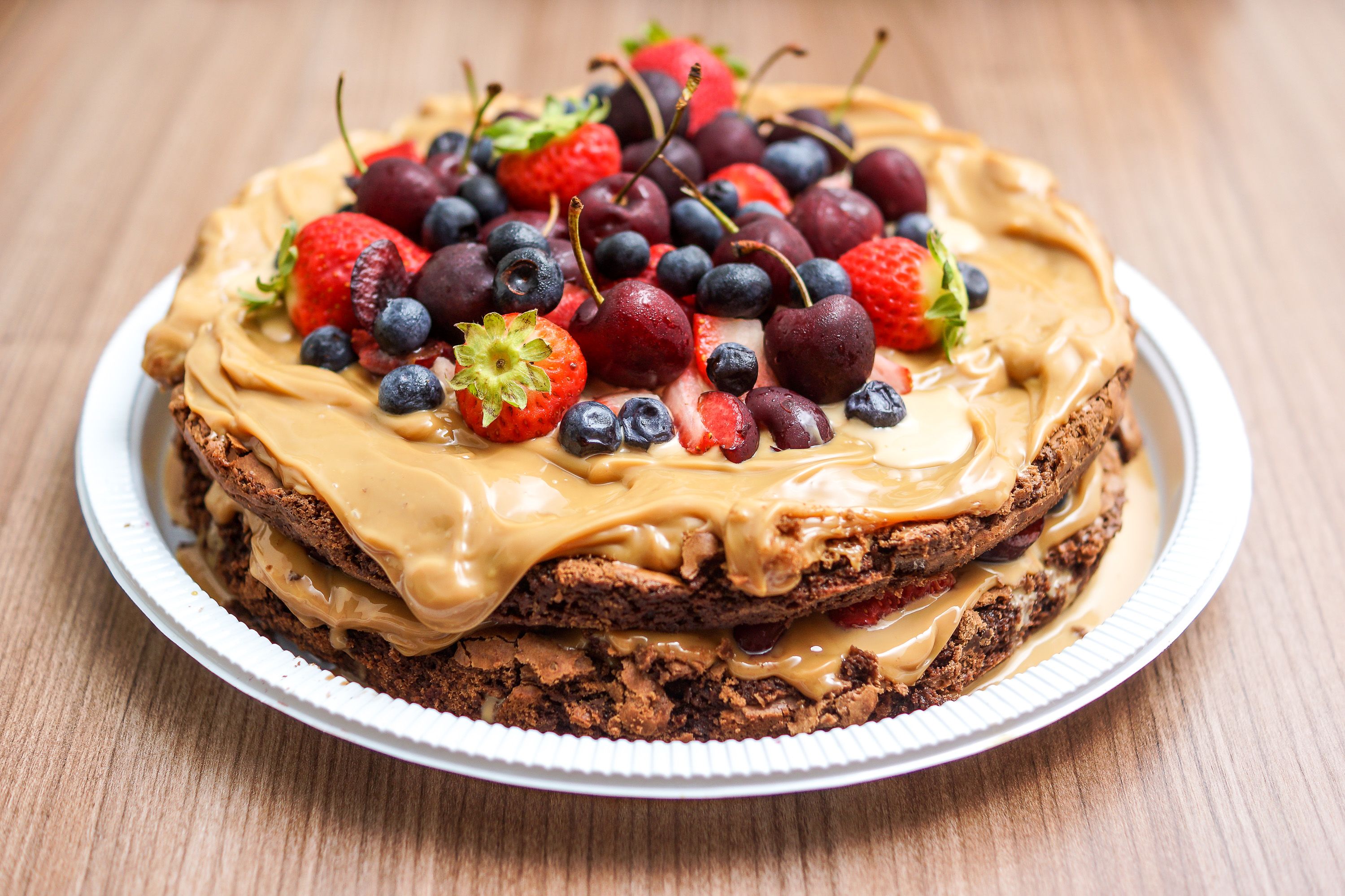 A cake with fruit toppings | Source: Pexels