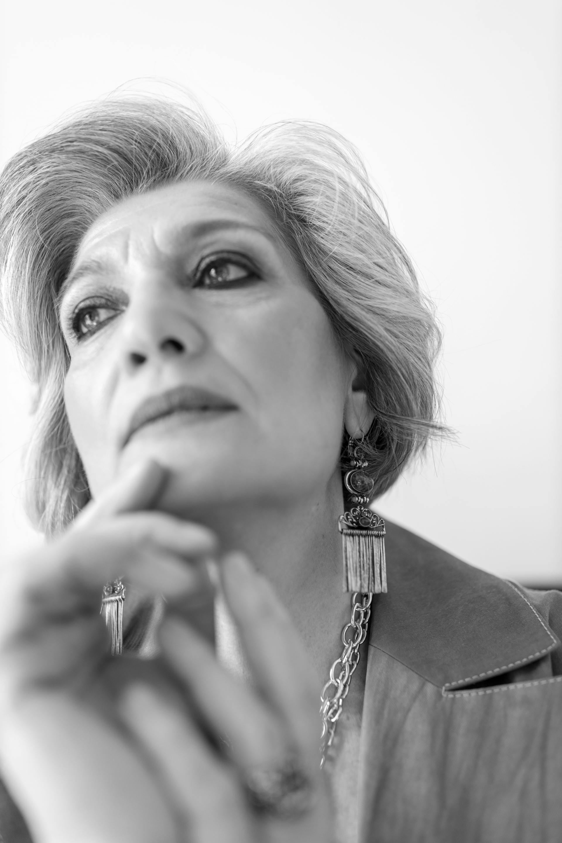 A woman speaking earnestly to someone | Source: Pexels