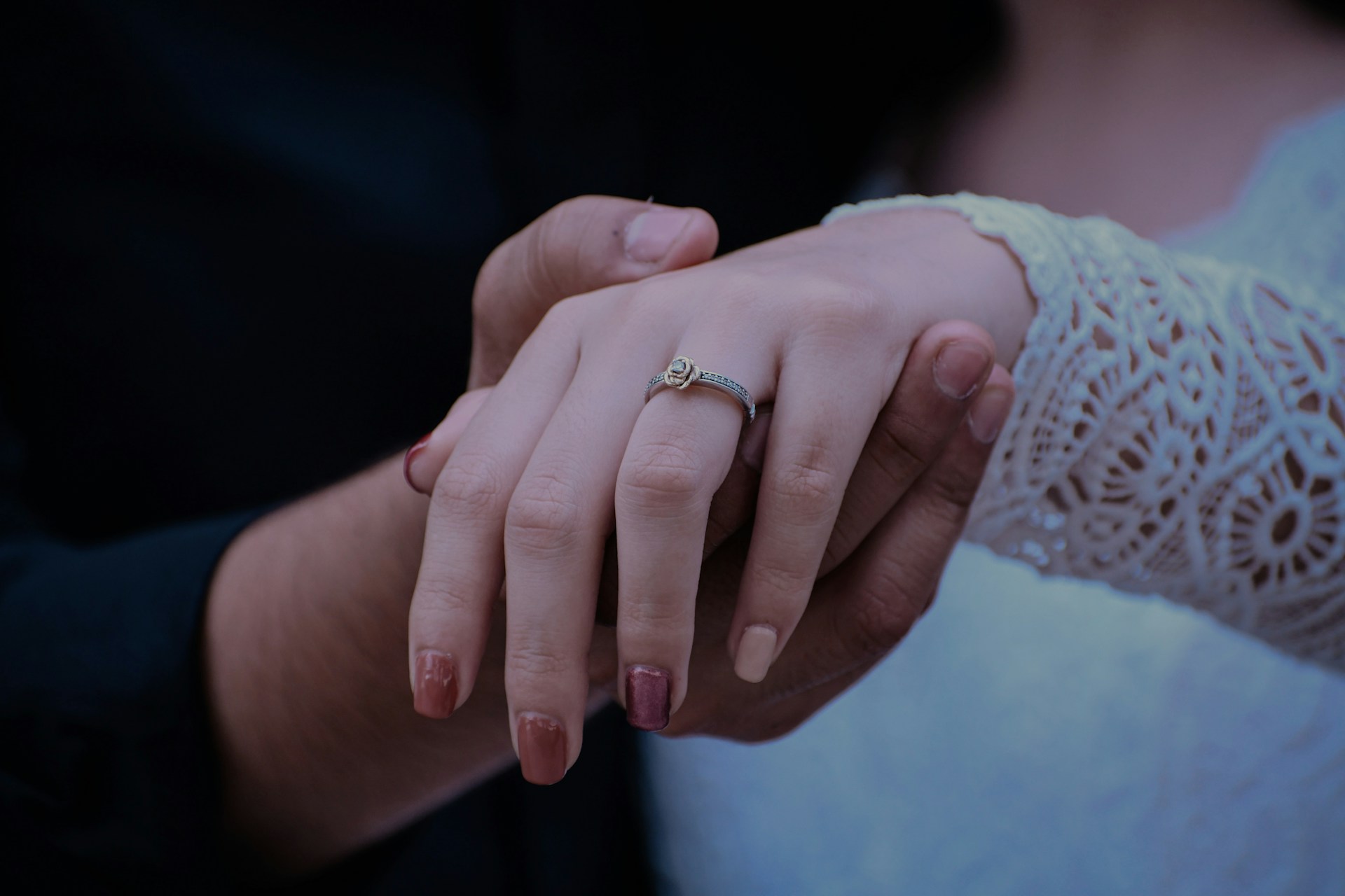 A couple holding hands | Source: Unsplash