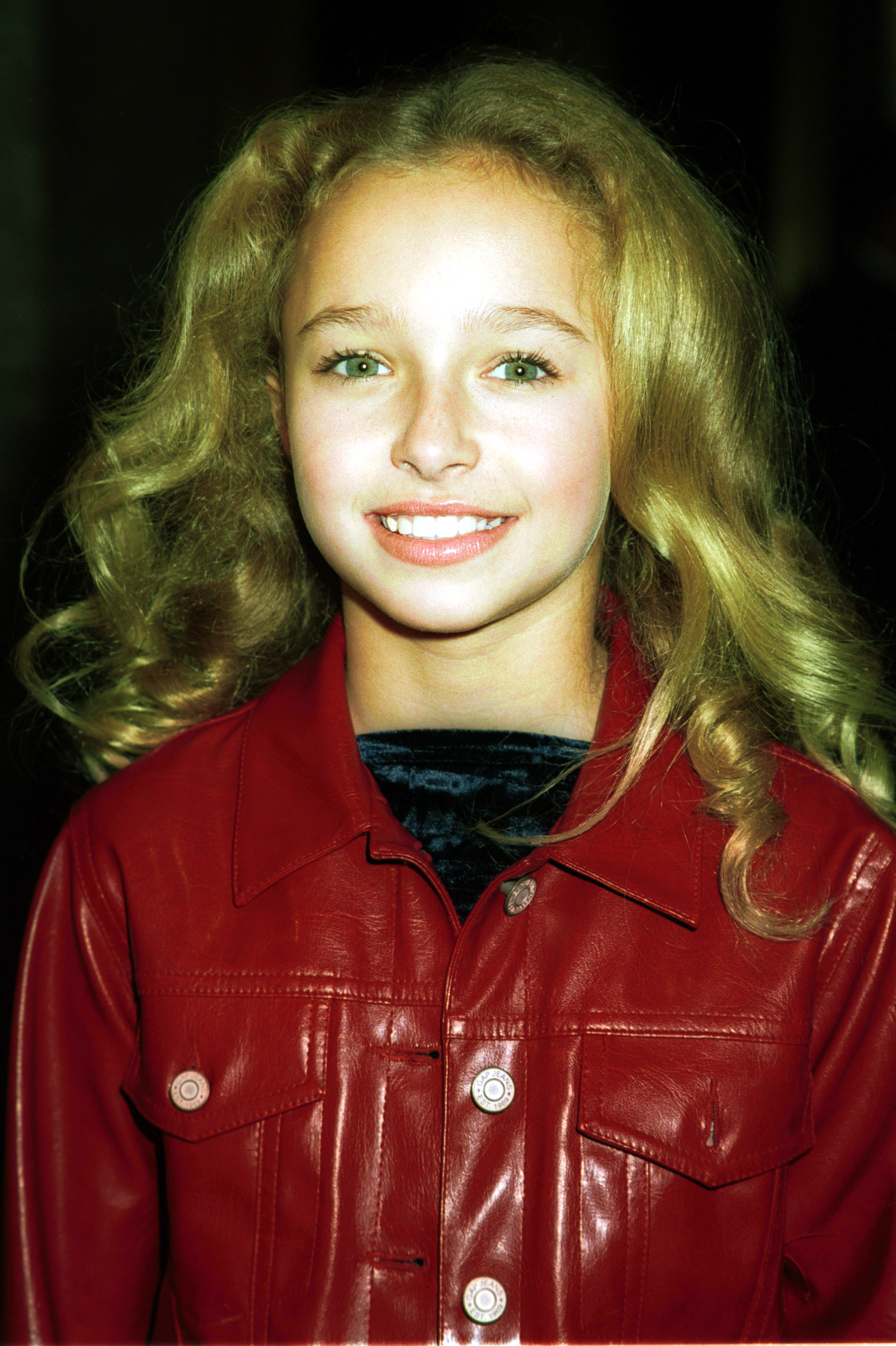 Hayden Panettierre poses at the premiere of "102 Dalmatians" at Radio City Music Hall on November 13, 2000 in New York City. | Source: Getty Images