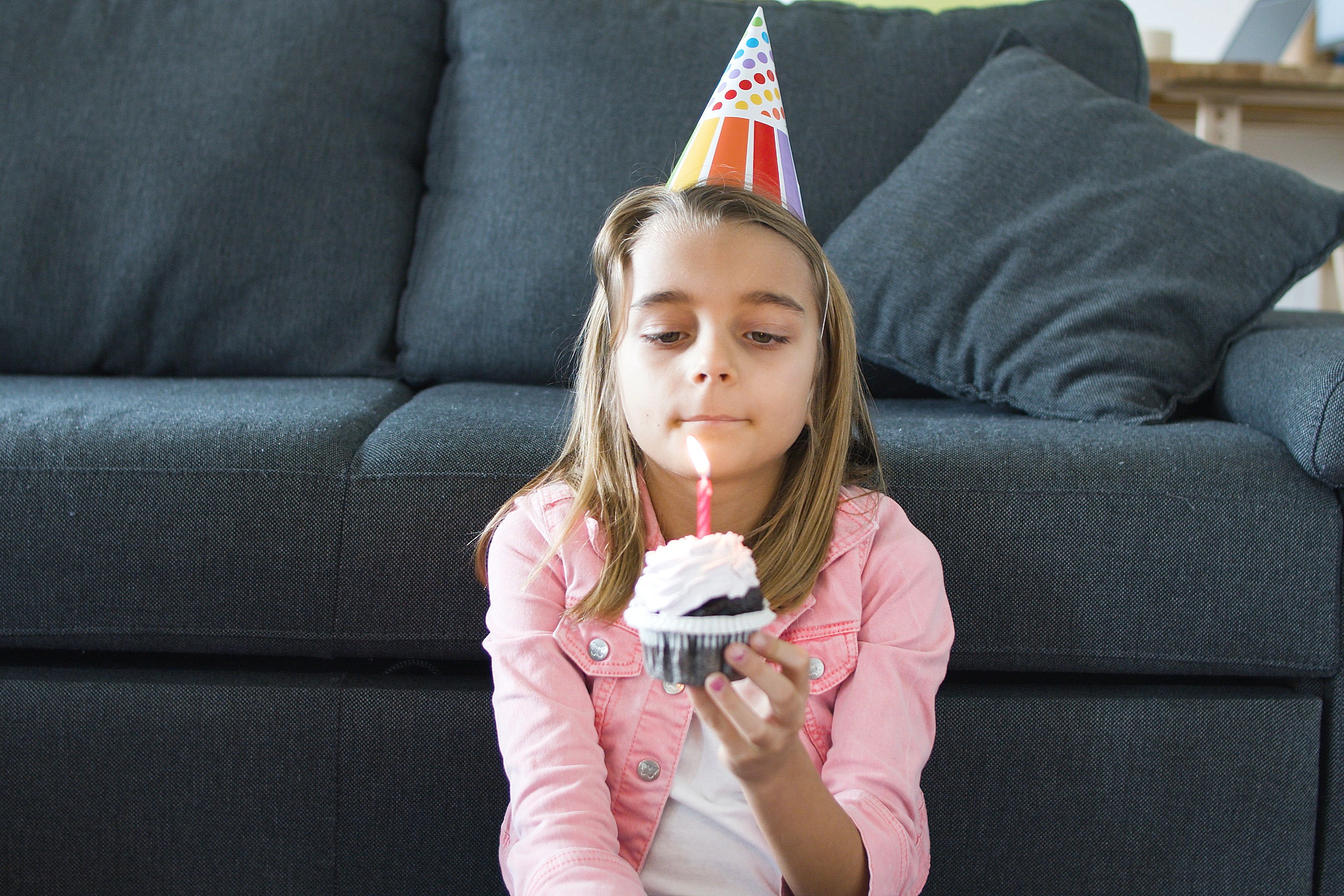 A young girl wearing a party hat | Source: Pexels