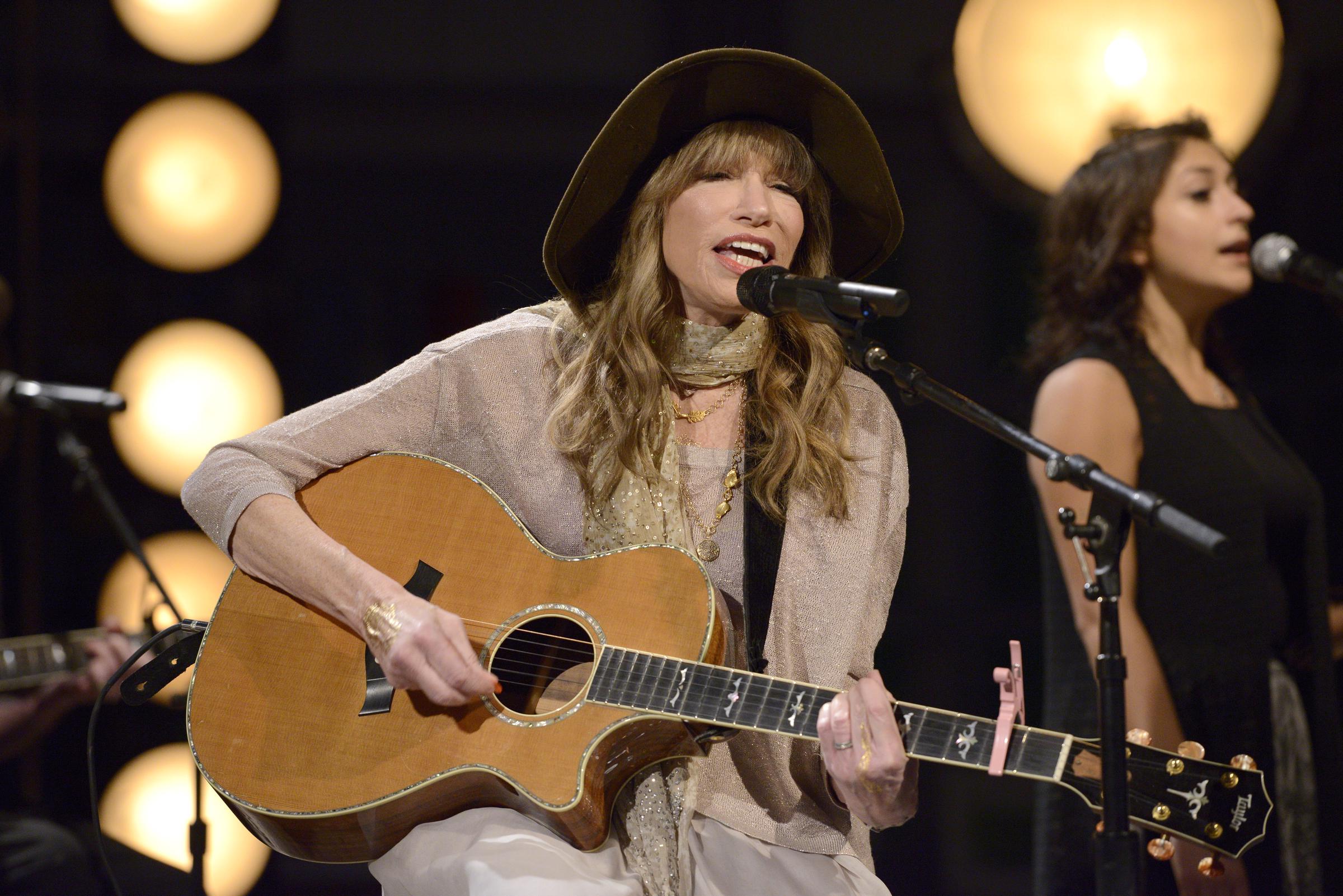 Carly Simon performs with her son, Ben Taylor, on "THE VIEW," on December 4, 2015. | Source: Getty Images