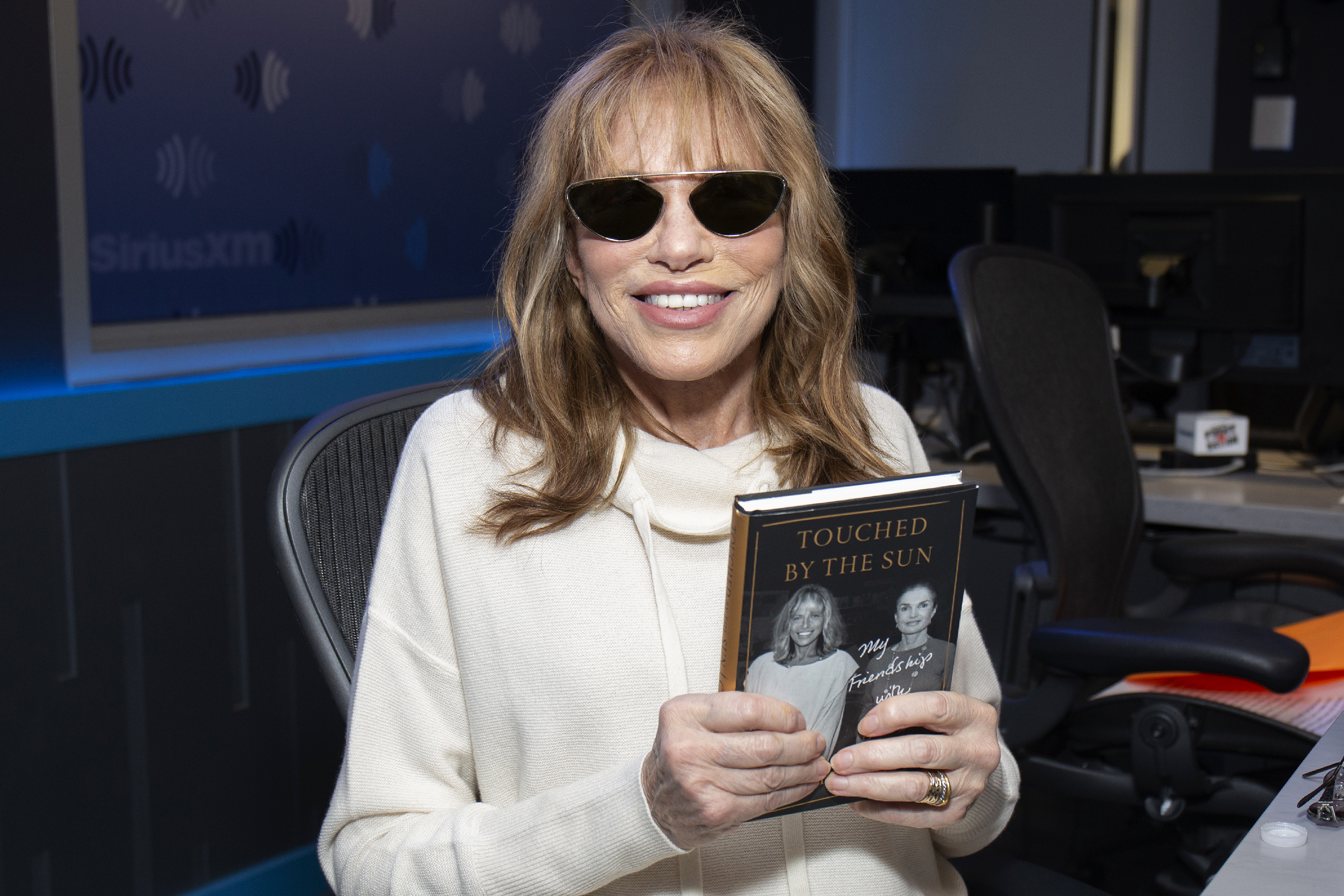Carly Simon visits SiriusXM Studios on October 23, 2019 in New York City. | Source: Getty Images