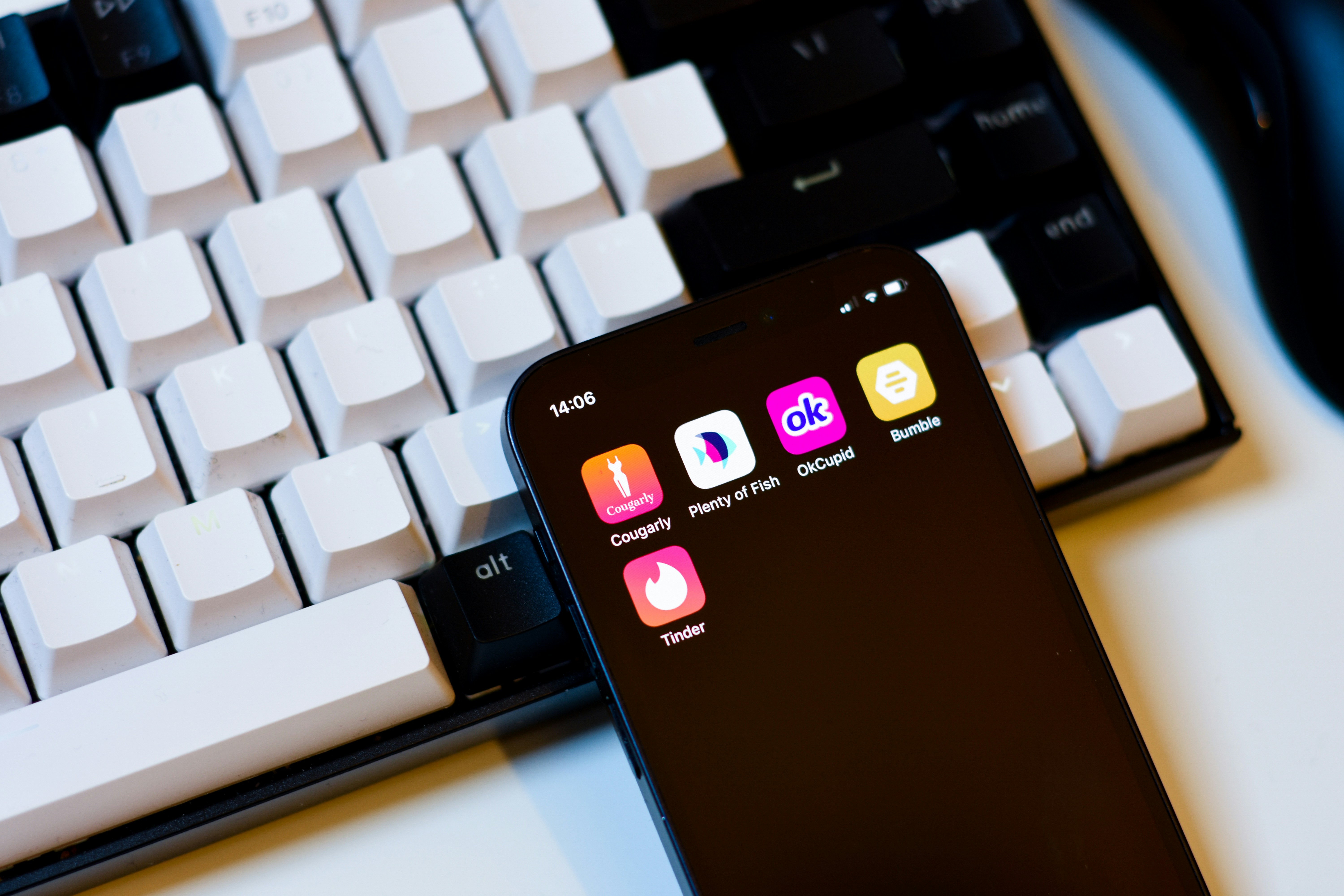 A phone open to a dating site | Source: Unsplash