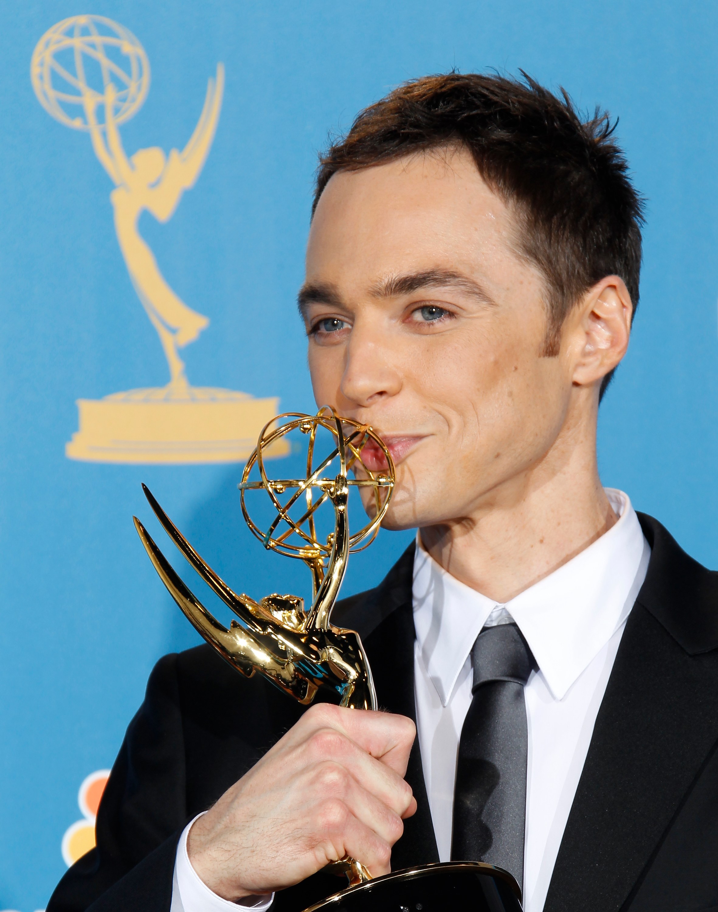 Jim Parsons poses in the press room with the award for Outstanding Lead Actor in a Comedy Series For "The Big Bang Theory" at the 62nd Annual Primetime Emmy Awards at Nokia Theatre Live L.A. on August 29, 2010 in Los Angeles, California. | Source: Getty Images