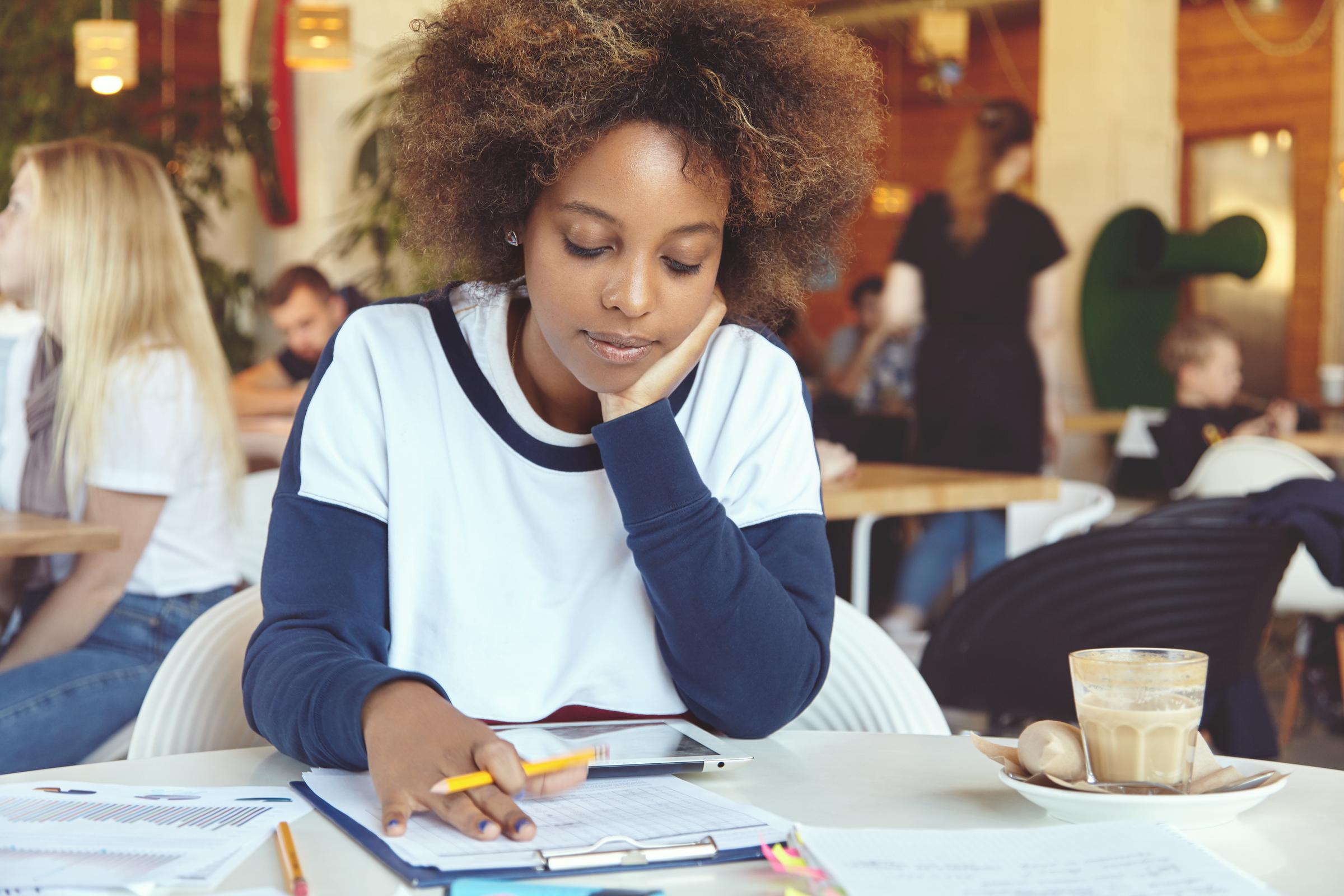 A girl studying | Source: Freepik