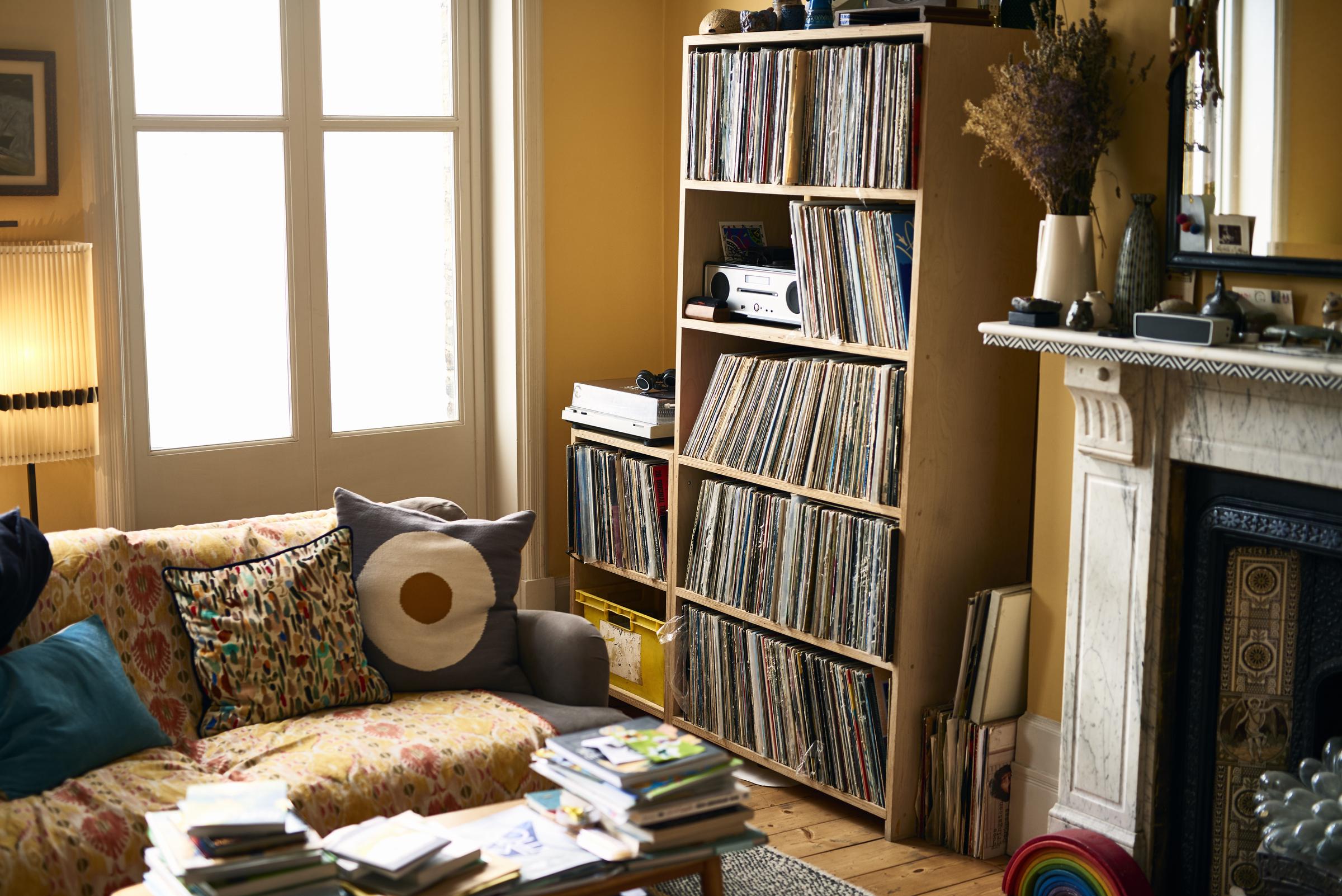 A cozy living room | Source: Getty Images