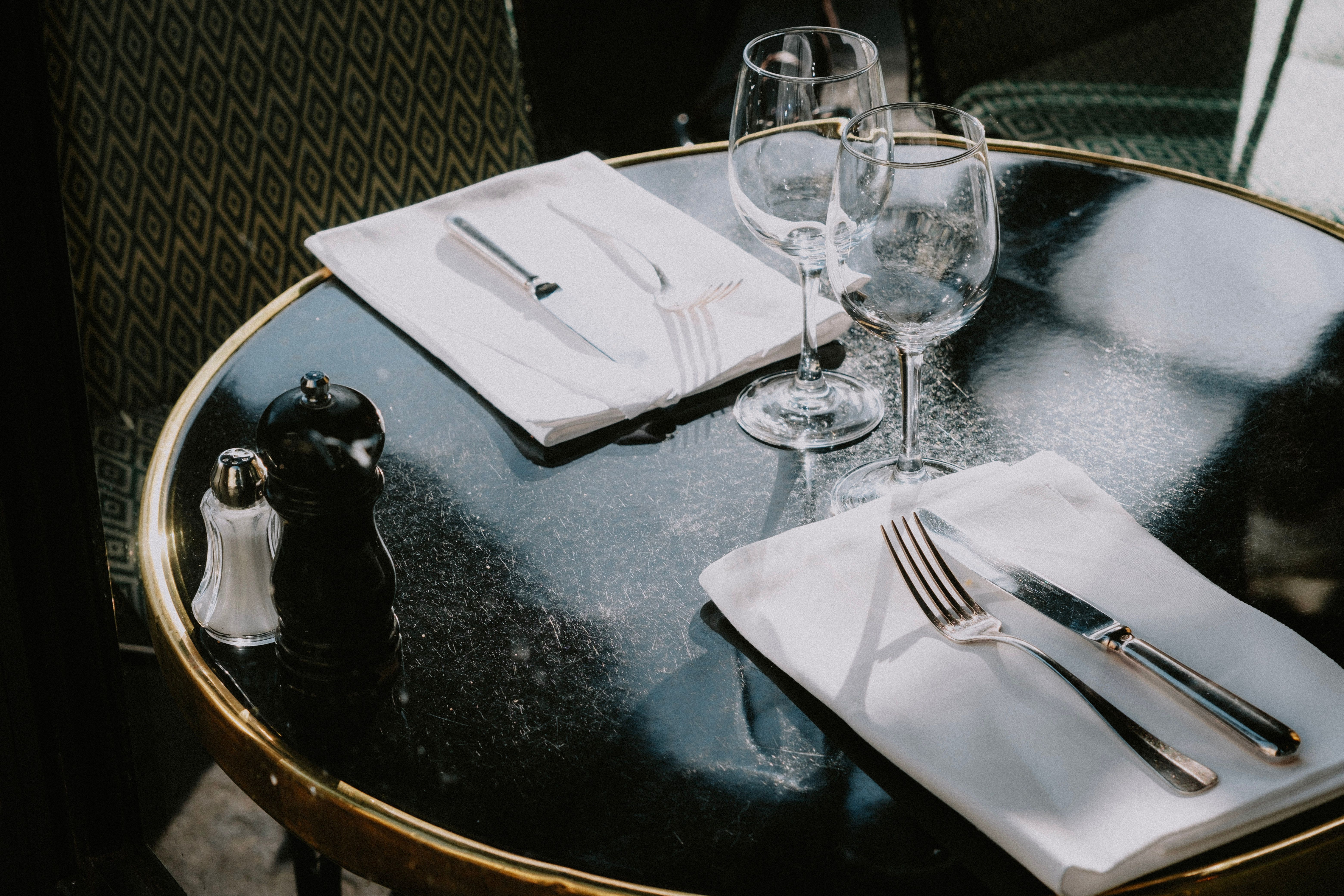 A table for two | Source: Pexels