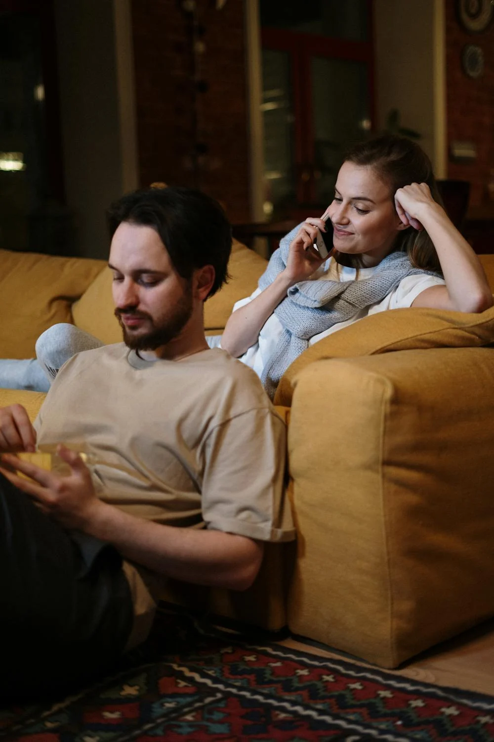 A couple relaxing at home | Source: Pexels