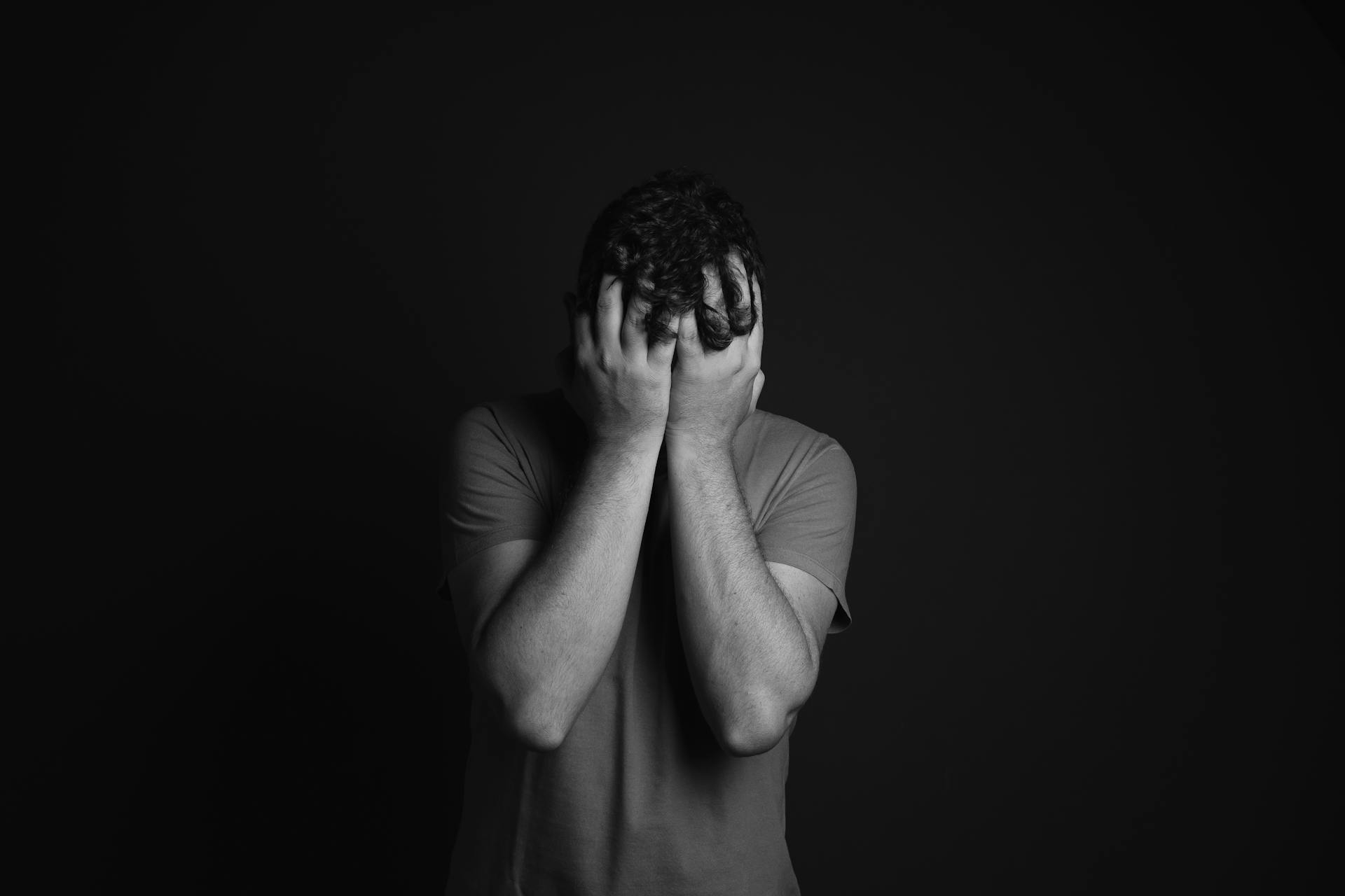 A man crying | Source: Pexels